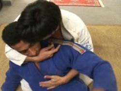 Die Gay Typ schleckt seinem Karatelehrer den Schwanz