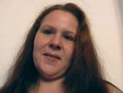Mollige Hure masturbiert Ihre nasse Möse mit einer Banane